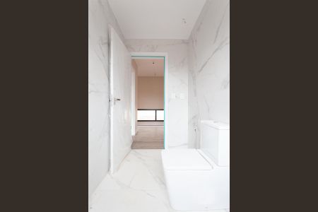 Casa à venda com 345m², 4 quartos e 6 vagas Casa à venda com 345m², 4 quartos e 6 vagasBanheiro Social 2