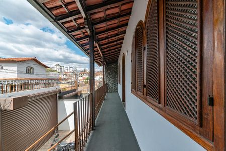Casa para alugar com 157m², 3 quartos e 1 vaga Casa para alugar com 157m², 3 quartos e 1 vagaVaranda