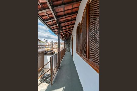 Casa para alugar com 157m², 3 quartos e 1 vaga Casa para alugar com 157m², 3 quartos e 1 vagaVaranda
