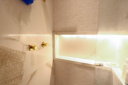 Apartamento à venda com 62m², 2 quartos e 1 vaga Apartamento à venda com 62m², 2 quartos e 1 vagaBanheiro da Suíte