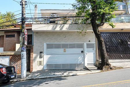 Casa à venda com 169m², 3 quartos e 1 vagaFachada