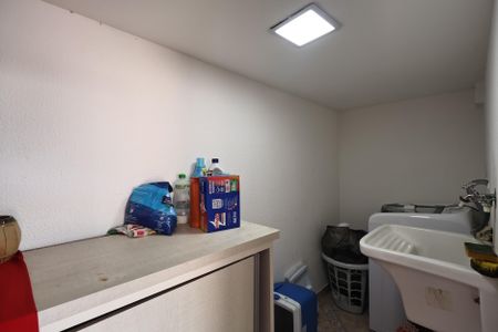 Apartamento à venda com 120m², 2 quartos e 2 vagas Apartamento à venda com 120m², 2 quartos e 2 vagasLavanderia