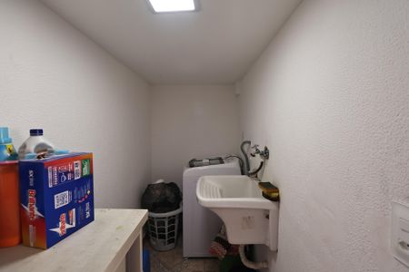 Apartamento à venda com 120m², 2 quartos e 2 vagas Apartamento à venda com 120m², 2 quartos e 2 vagasLavanderia