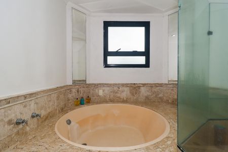 Apartamento à venda com 280m², 4 quartos e 3 vagasBanheiro da Suíte 1