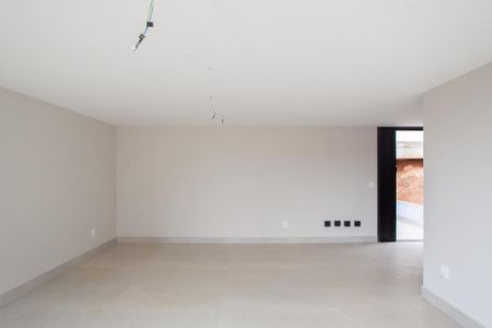 Casa de condomínio à venda com 315m², 3 quartos e 4 vagasSala