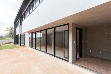 Casa de condomínio à venda com 315m², 3 quartos e 4 vagasFachada