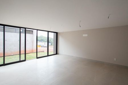 Casa de condomínio à venda com 315m², 3 quartos e 4 vagasSala