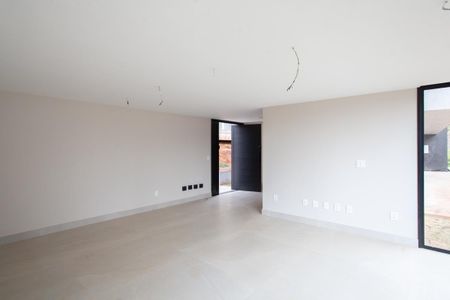 Casa de condomínio à venda com 315m², 3 quartos e 4 vagasSala