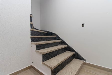 Casa à venda com 320m², 4 quartos e 3 vagasEscada