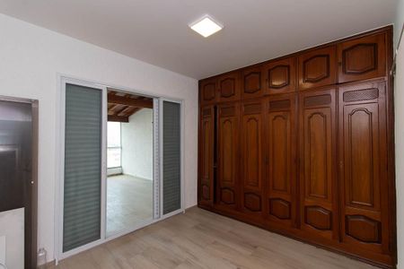 Casa à venda com 320m², 4 quartos e 3 vagasSuíte 2