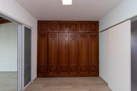 Casa à venda com 320m², 4 quartos e 3 vagasSuíte 2