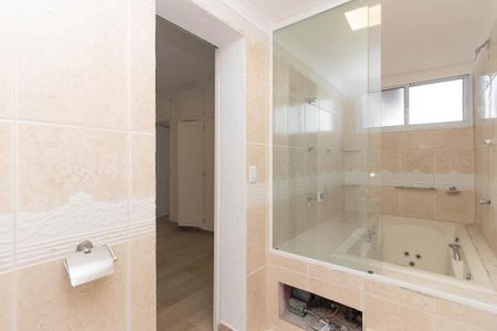 Casa à venda com 320m², 4 quartos e 3 vagasBanheiro da Suíte 1