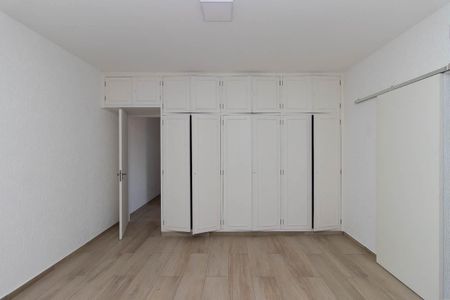 Casa à venda com 320m², 4 quartos e 3 vagasSuíte 1