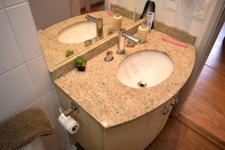 Apartamento à venda com 92m², 3 quartos e 2 vagas Apartamento à venda com 92m², 3 quartos e 2 vagasBanheiro Social