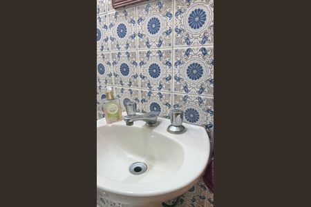 Casa à venda com 242m², 5 quartos e 4 vagasLavabo