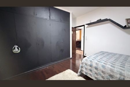 Casa à venda com 242m², 5 quartos e 4 vagasQuarto 2