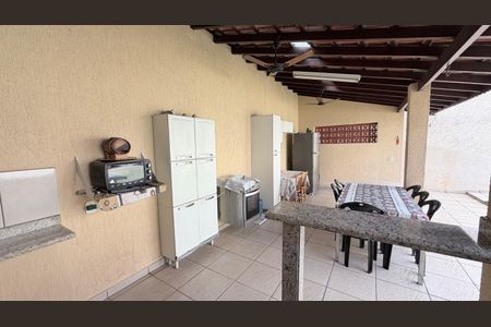 Casa à venda com 242m², 5 quartos e 4 vagasChurrasqueira
