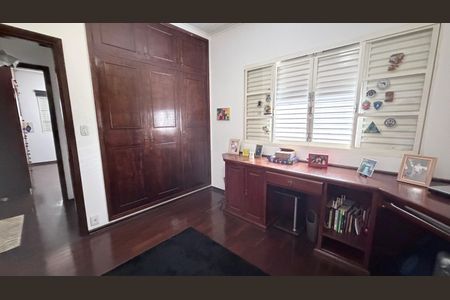 Casa à venda com 242m², 5 quartos e 4 vagasQuarto 3