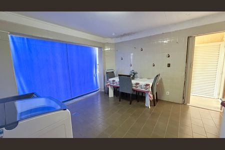 Casa à venda com 242m², 5 quartos e 4 vagasÁrea de Serviço