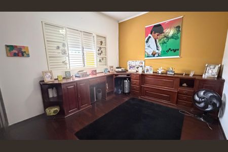 Casa à venda com 242m², 5 quartos e 4 vagasQuarto 3