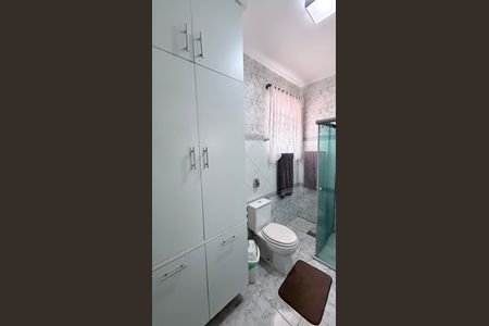 Casa à venda com 242m², 5 quartos e 4 vagasBanheiro