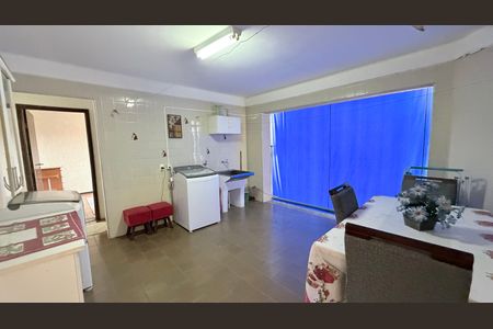 Casa à venda com 242m², 5 quartos e 4 vagasÁrea de Serviço