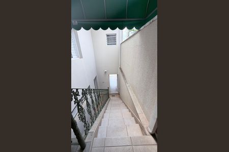 Casa à venda com 242m², 5 quartos e 4 vagasEscada