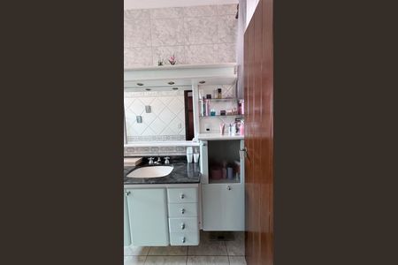 Casa à venda com 242m², 5 quartos e 4 vagasBanheiro da Suíte