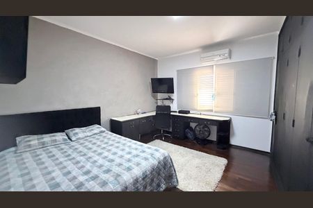 Casa à venda com 242m², 5 quartos e 4 vagasQuarto 2