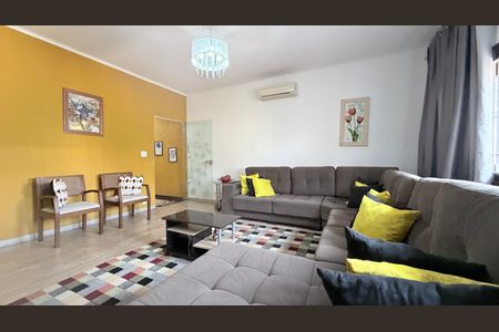 Casa à venda com 242m², 5 quartos e 4 vagasSala