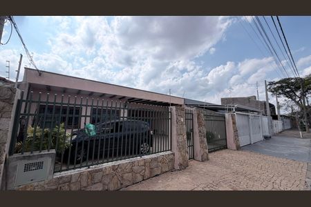 Casa à venda com 242m², 5 quartos e 4 vagasFachada