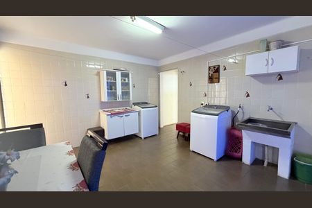 Casa à venda com 242m², 5 quartos e 4 vagasÁrea de Serviço