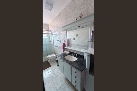 Casa à venda com 242m², 5 quartos e 4 vagasBanheiro da Suíte