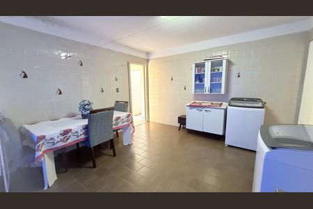 Casa à venda com 242m², 5 quartos e 4 vagasÁrea de Serviço