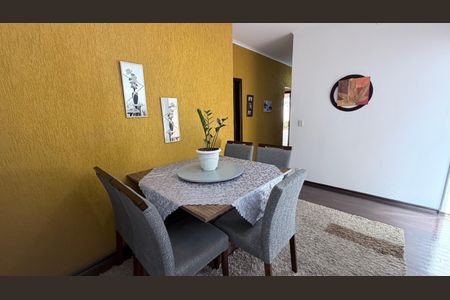 Casa à venda com 242m², 5 quartos e 4 vagasSala de Jantar