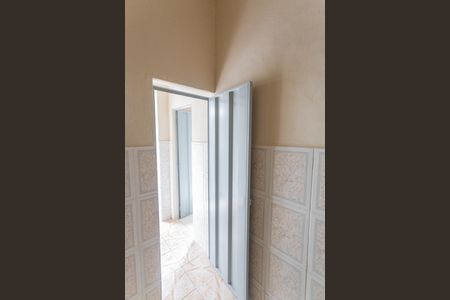 Banheiro Social de kitnet/studio para alugar com 1 quarto, 30m² em Santo André, Belo Horizonte