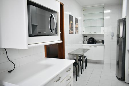Apartamento para alugar com 110m², 3 quartos e 2 vagas Apartamento para alugar com 110m², 3 quartos e 2 vagasCozinha