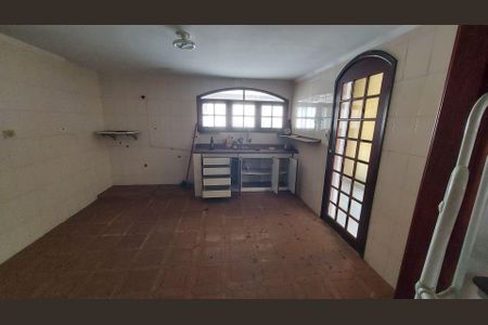 Casa à venda com 3 quartos, 180m² em Vila Eldizia, Santo André