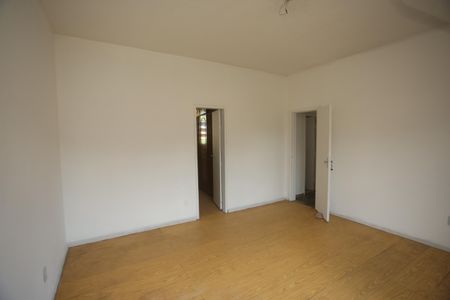 Casa à venda com 200m², 3 quartos e 4 vagasSuite