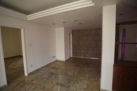 Casa à venda com 200m², 3 quartos e 4 vagasSala