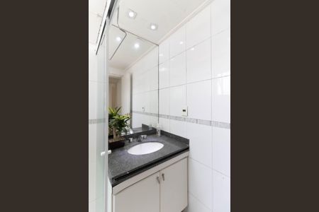 Apartamento à venda com 74m², 2 quartos e 2 vagasBanheiro da Suíte