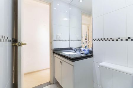 Apartamento à venda com 74m², 2 quartos e 2 vagasBanheiro Social