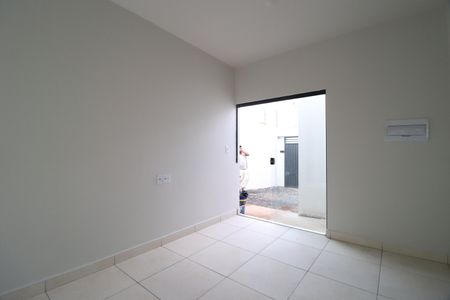 Sala de casa para alugar com 2 quartos, 83m² em Jardim Holanda, Uberlândia