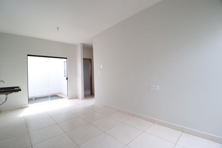 Sala de casa para alugar com 2 quartos, 83m² em Jardim Holanda, Uberlândia