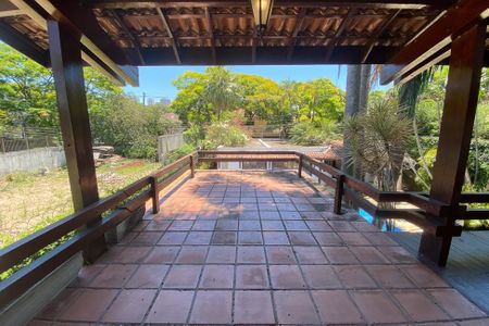 Casa à venda com 696m², 4 quartos e 4 vagas Casa à venda com 696m², 4 quartos e 4 vagasvaranda quarto 4