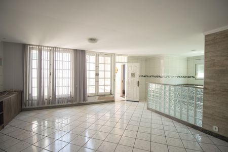 Casa para alugar com 350m², 5 quartos e 4 vagas Casa para alugar com 350m², 5 quartos e 4 vagasSala 2