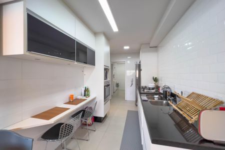 Apartamento à venda com 140m², 3 quartos e 2 vagasCozinha