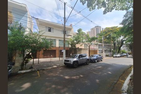 Casa à venda com 300m², 4 quartos e 4 vagasFachada