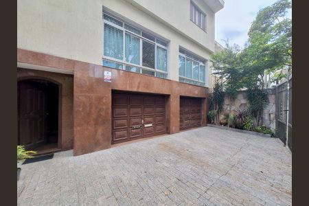 Casa à venda com 300m², 4 quartos e 4 vagasFrente