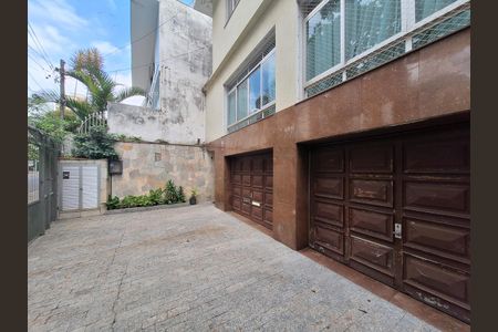 Casa à venda com 300m², 4 quartos e 4 vagasFrente